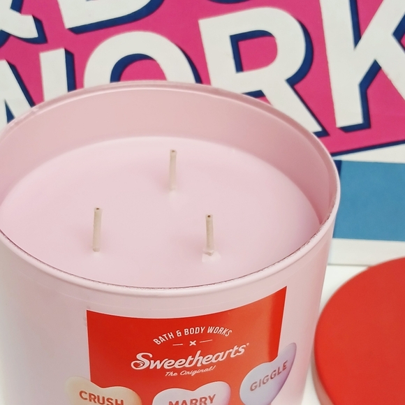 Bath and Body Works × Sweethearts 4 Ever Sweet 3 Wick Candle - Picture 4 of 4